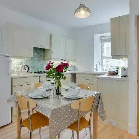 2 Bed In St Ives Oc-Wyp026-2